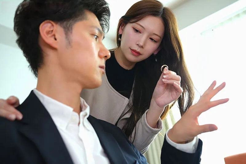 Bà xã đi đi chơi, gã chồng ở nhà bị nhỏ em người vợ gạ chịch không trượt phát nào